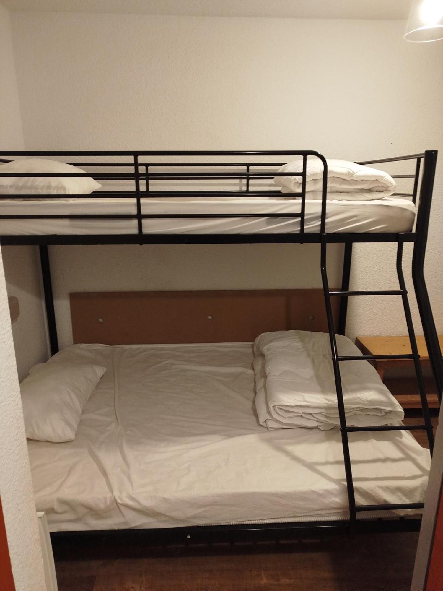 Apartment 1800 *